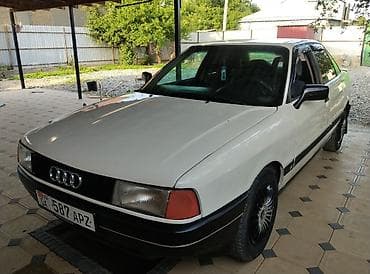 салон автомобиля: Audi 80: 1989 г., 1.8 л, Бензин, Седан — 1