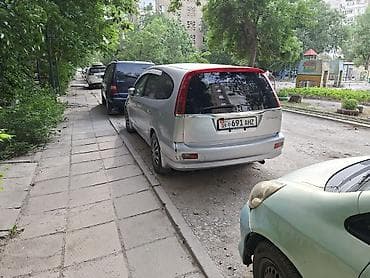бардачок стрим: Honda Stream: 2002 г., 2 л, Автомат, Бензин, Минивэн — 3