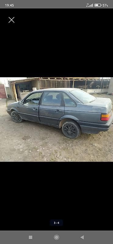 бир: Volkswagen Passat: 1988 г., 1.8 л, Кол менен иштөөчү, Седан — 2