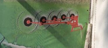 шины сельхозтехники тракторов: Трактор с навесным оборудованием для заготовки сена - Колесный — 5