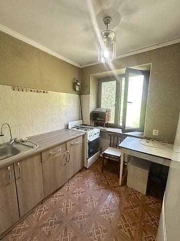Недвижимость: 1 комната, 30 м², Хрущевка, ул. Алматинка / Чуй Хрущевка, 3 этаж, Старый ремонт — 1
