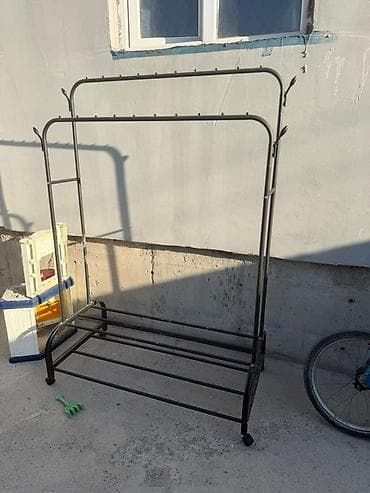 Вешалки: Напольная металлическая вешалка-стойка с двойной перекладиной и нижней — 2