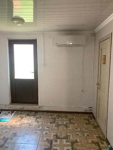 Небольшое одноэтажное отдельно стоящее помещение с входом с улицы. - — 5