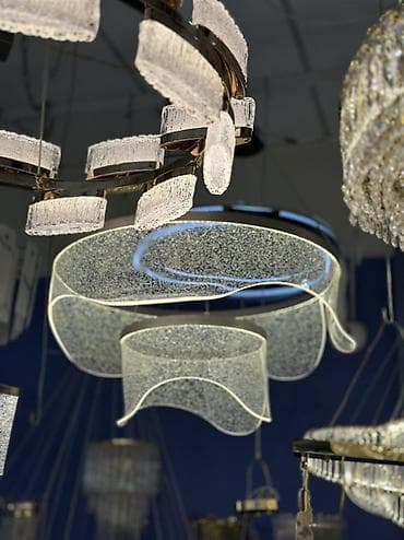 Современная потолочная люстра с LED-подсветкой - Дизайн: многорядная