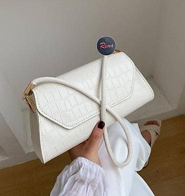 - Женская сумка-клатч с тиснением под крокодила. - Формат: вытянутый — 4