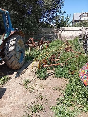 ауман тягач: Трактор колесный МТЗ-80/82 (ориентировочно), синего цвета, кабина — 5