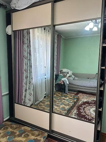 Эмерек: Шкаф-купе б/у - Двухдверный раздвижной механизм на роликах - Фасады — 1
