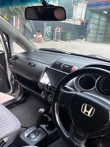 step 2: Honda Fit: 2001 г., 1.3 л, Автомат, Бензин, Хэтчбэк — 5