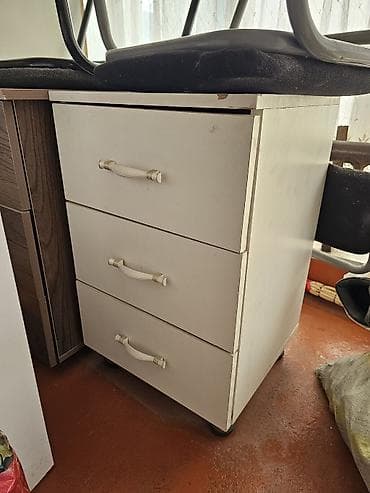 Окна и комплектующие: Комплект мебели для рабочего места Состав: - Письменный/компьютерный — 4