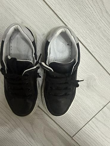 оригинал кроссы: Кеды/кроссовки повседневные, черные с контрастной белой подошвой и — 2