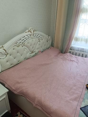 Спальные гарнитуры: Спальный гарнитур в классическом стиле Состав комплекта: - — 2