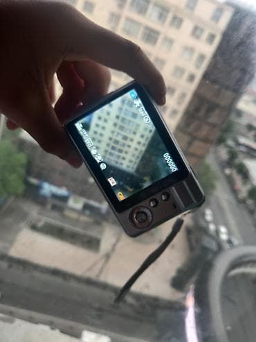 фотоаппарат полароид: Цифровой фотоаппарат компакт-класса Основные характеристики: - 48 MP — 2