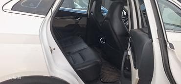 mazda 121: Электромобиль кроссовер (белый), купеобразный силуэт. Основные — 6