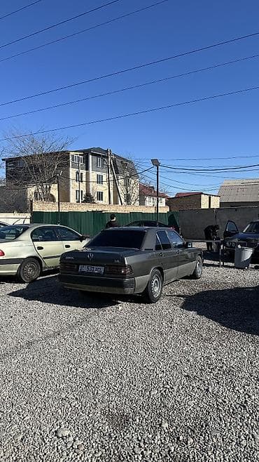 mazda 929: Mercedes-Benz 190: 1991 г., 1.8 л, Бензин, Седан — 3