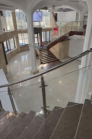 исламский финансовый кооператив: Сдается в аренду 2 этажное помещение по первой линии в центре города ( — 3