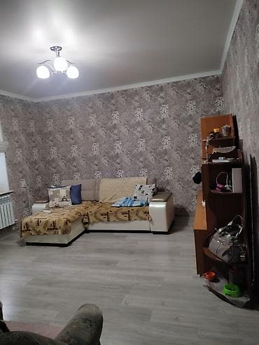 Дома: Дом с садом и удобствами - Жилой дом с фасадом из штукатурки, крыша — 7