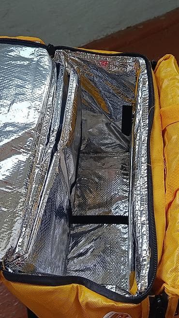 glovo сумки: Термосумка-рюкзак для доставки еды Glovо, В новом состоянии В придачу — 3