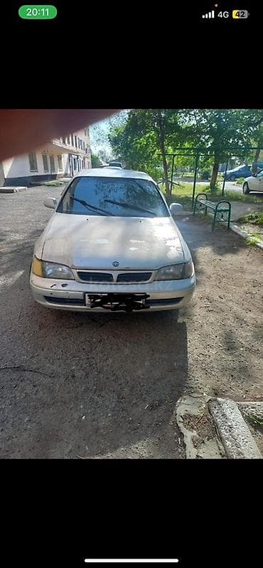 Toyota Carina E: 1997 г., 1.8 л, Ручные, Бензин, Седан