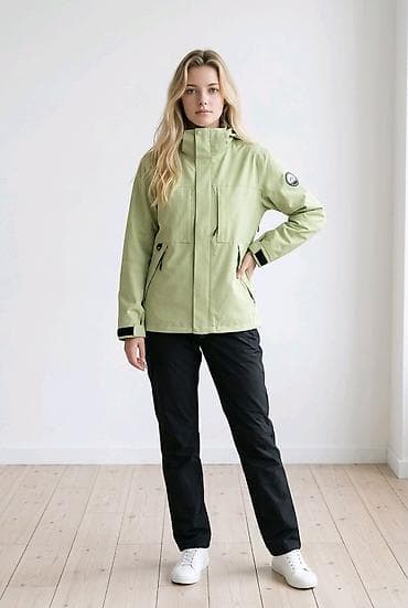 ско: Лёгкость, стиль и защита в одном образе 😍 Та самая ветровка, которую — 3