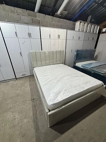 кресла мягкие: Двуспальная кровать с мягким изголовьем и матрасом - Размер — 1