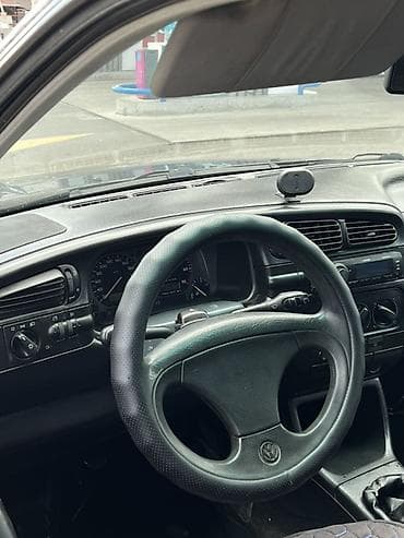 стекло подёмник: Volkswagen Vento: 1993 г., 2 л, Механика, Бензин, Седан — 9