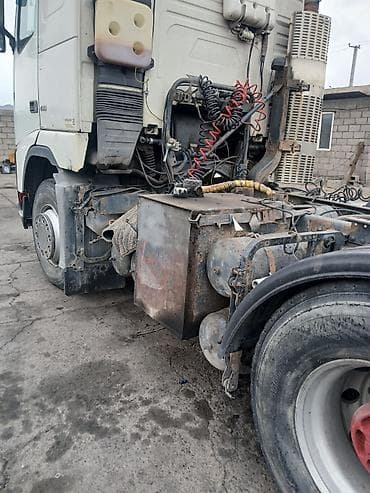 Тягач, Volvo, Тентованный