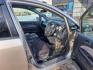 step vagon: Honda Stream: 2002 г., 1.7 л, Автомат, Газ, Минивэн — 6