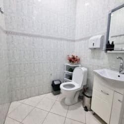 или меняю с доплатой мне: Сдаю Офис, 60 м², В жилом комплексе, 1 линия, С отдельной кухней, С отдельным входом — 9