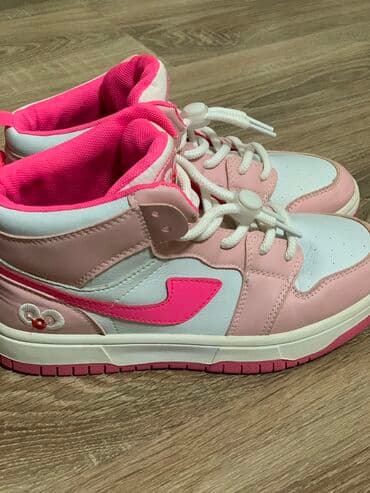 американская детская обувь: Продаю детские кроссовки!!! Цена окончательная!!! Размер: 37, но — 2