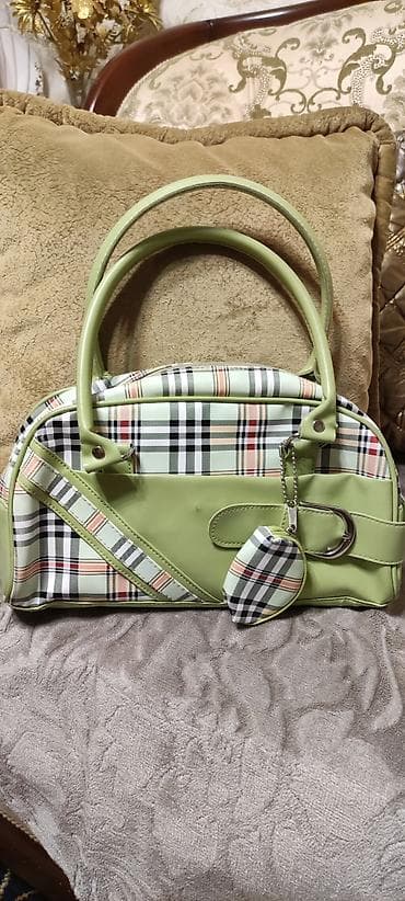 Классические сумки: Продам Не большую сумочку под burberry. Из изъянов пятнышко на дне — 2
