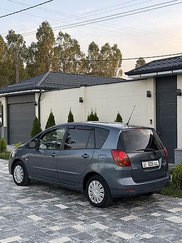 Транспорт: Toyota Corolla Verso: 2004 г., 1.6 л, Механика, Бензин, Седан — 1