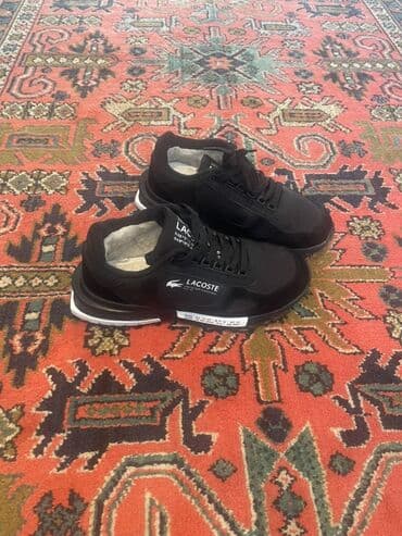 lacoste кеды: Кроссовки Lacoste, черные - Бренд и логотип Lacoste на боковой панели — 5