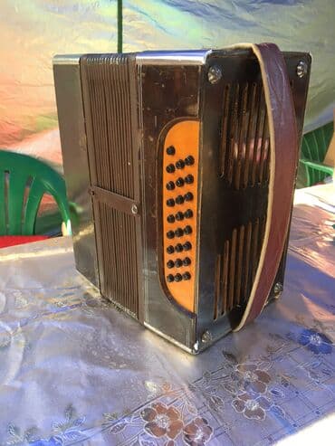 Продаётся б/у гармонь или баян из Кирова (производства Галининской