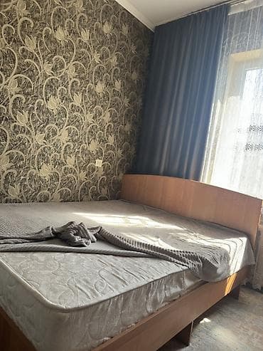 двухяросный кроват: Двуспальная кровать с матрасом - Размер: ориентировочно 160×200 см — 1