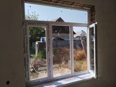 финиский дом: Пластиковое окно с верхней глухой фрамугой и трехстворчатым нижним — 1