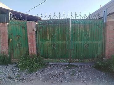 Распашные ворота: Металлические ворота с калиткой - Конструкция: двустворчатые — 3