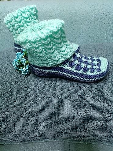 Үй тапичкелери: Вязаные тапочки -носочки 🩷🩷💜 
ручная работа — 5