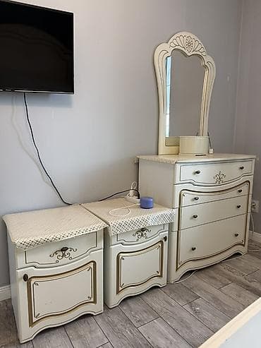 Дом и сад: Классический гарнитур для спальни в бело‑кремовом цвете с золотистым — 3