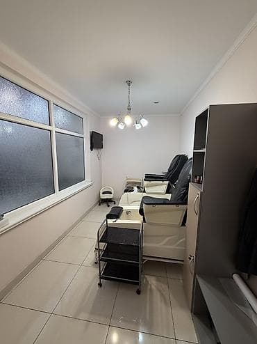 5мкр: Аренда офисов, 145 м², В жилом комплексе, С оборудованием, С отдельной кухней, С отдельным входом — 5