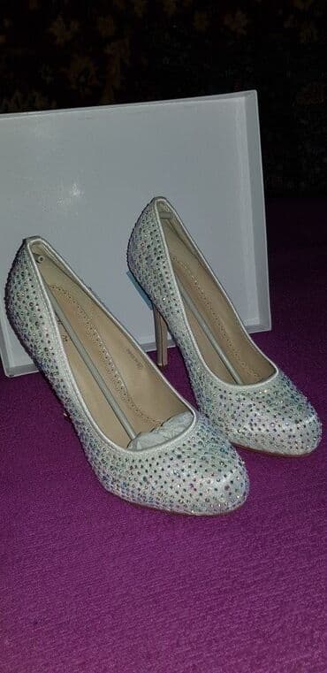 Туфли: Продаю туфли (Европа), каблук 8см, размер 39 - 40. Камни под — 3