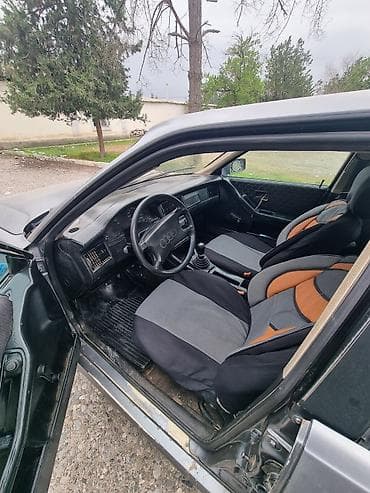 трактир 82: Audi 80: 1993 г., 1.8 л, Ручные, Бензин, Седан — 6