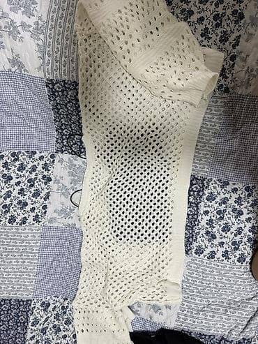 шапка zara: Набор одежды и аксессуаров: 1) Вязаная шапка-бини, молочного цвета. - — 4