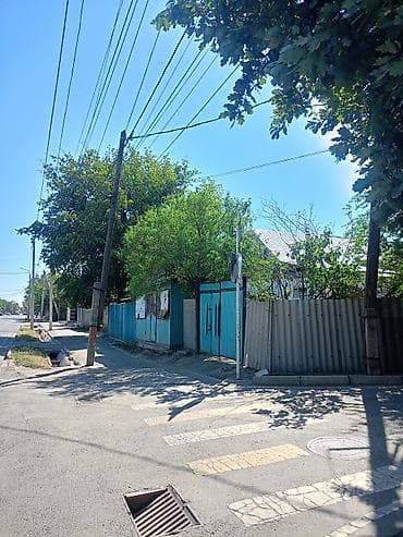 Продается полдомауч.2.30. 1-я линияможно под биснес,есть