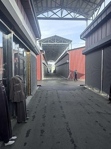 место на ортосайском рынке: Жаны Ош базары, Жибек Жолу катары. Место сатылат Торговые — 3