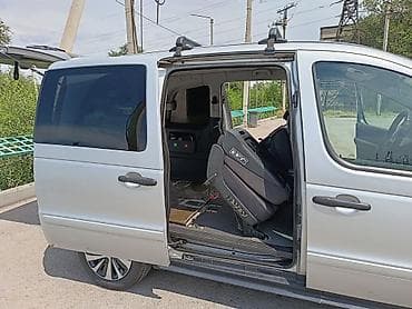мэри: Mercedes-Benz Vaneo: 2004 г., 1.6 л, Механика, Бензин, Минивэн — 7