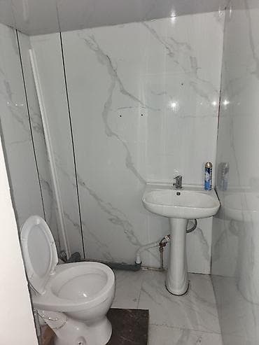 квартира месароша: Сдается отдельное здание.Площадью 75 м кв. Свет, вода, туалет. Три — 6
