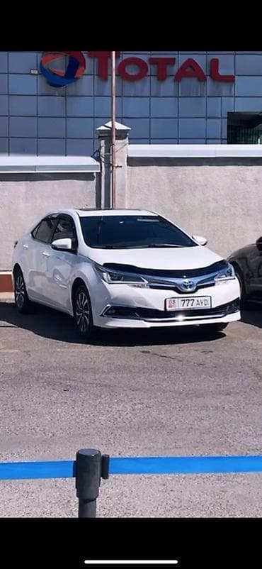 Toyota Corolla: 2019 г., 1.8 л, Вариатор, Бензин, Седан at lalafo.kg Toyota Corolla: 2019 г., 1.8 л, Вариатор, Бензин, Седан