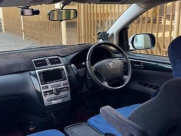Toyota Ipsum: 2004 г., 2.4 л, Автомат, Газ, Минивэн — 7