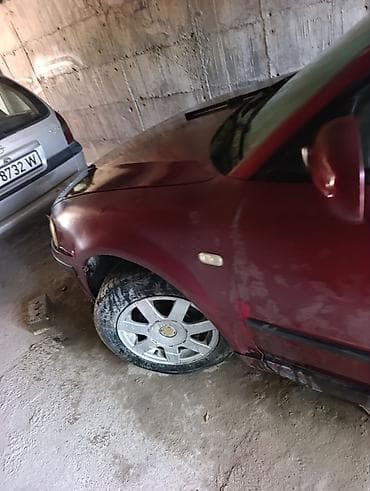 Volkswagen Passat: 1998 г., 1.8 л, Бензин, Седан — 4