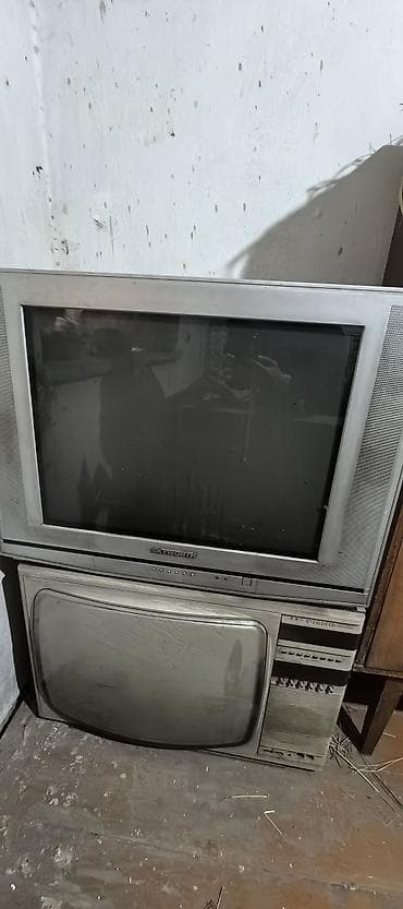Проекторы: Предлагаются к продаже два телевизора, выполненные в классическом — 1